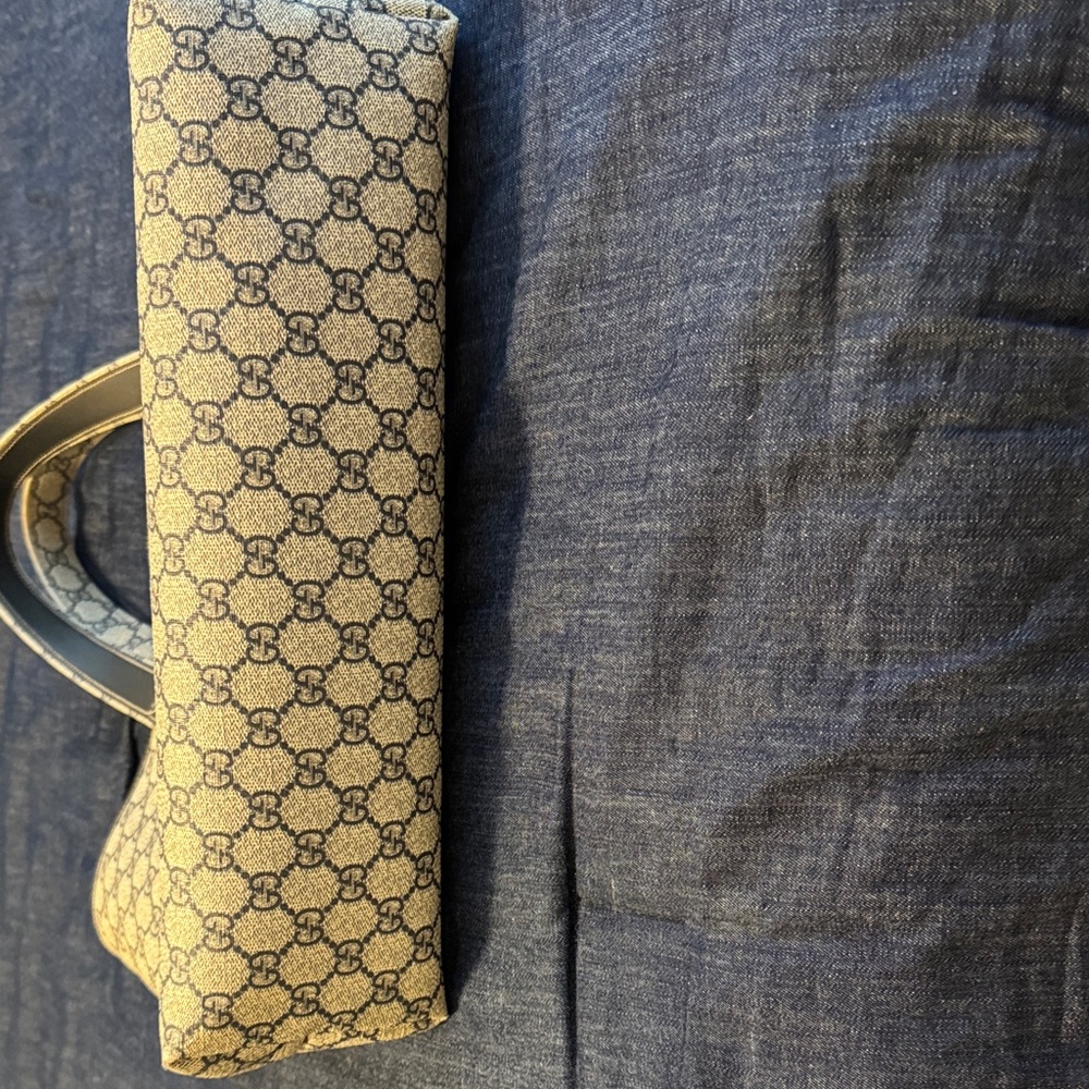Gucci Beige GG Canvas Tote with Navy Handles and Red-Green Web Accent - Picture 3 of 8